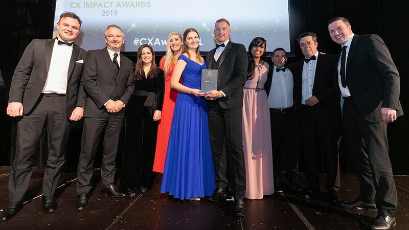 Stuart Russell, Awards Judge presents the CX Impact in Transport award to the Kuehne + Nagel team.