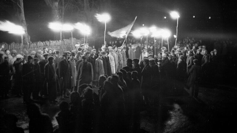 Former IRA men who fought for Eamon  de Valera in the Irish Civil War form a guard of honour during a torchlit procession ahead of the 1948 general election, the same year the bodies of  six  IRA men executed while he was in office were reinterred. Photograph: Bert Hardy/Picture Post/Getty Images