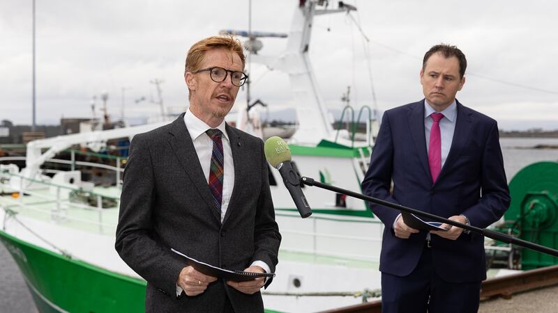 Rónán Mac Con Iomaire, Stiúrthóir Forbartha Réigiúnaí, Pobail agus Pleanála Teanga Údarás na Gaeltachta agus Aire Talmhaíochta, Bia agus Mara Charlie McConalogue.