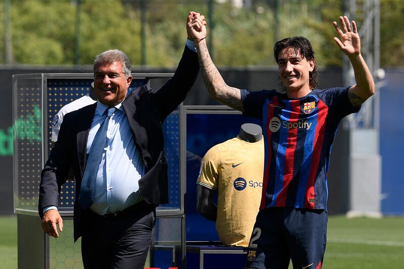 Barcelona president Joan Laporta welcomes Spanish defender Hector Bellerin to the club during the official presentation. File photograph: Getty Images 