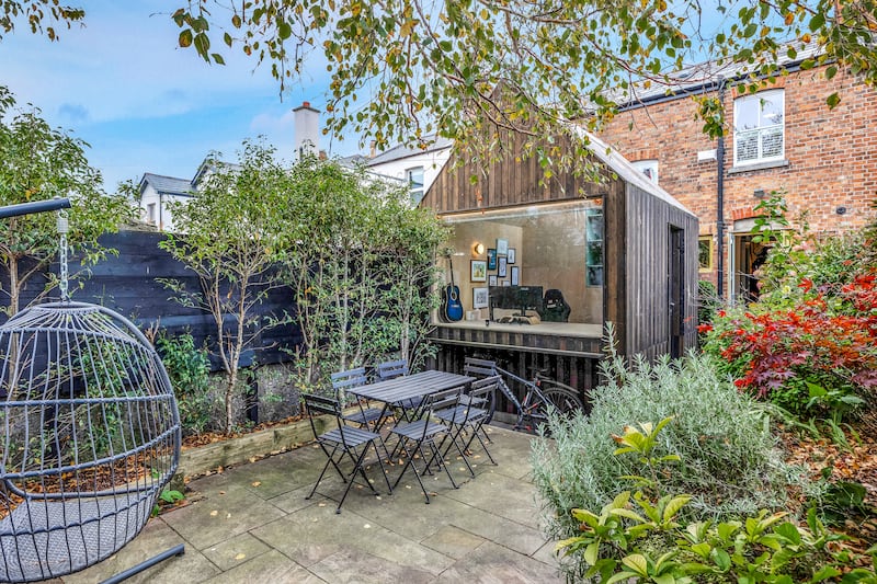 Garden studio in rear garden