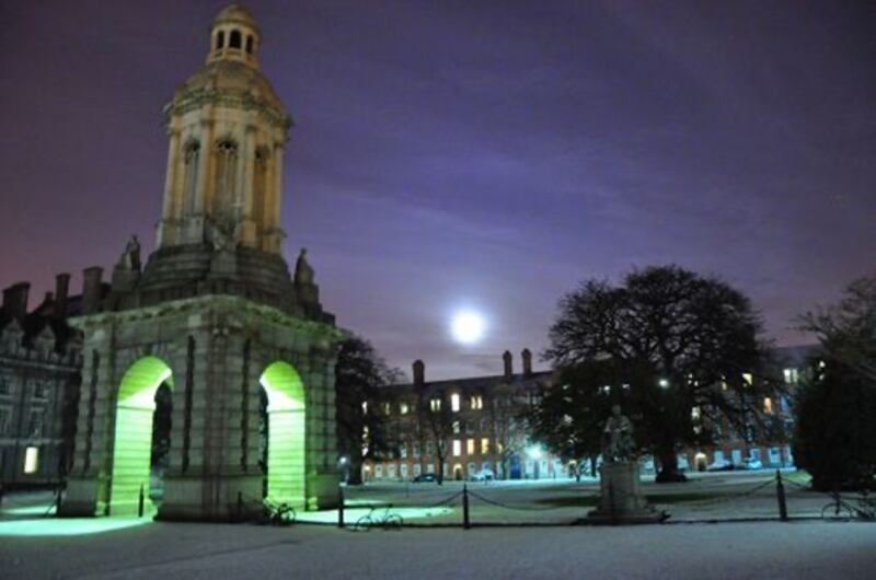 Gheobhaidh daoine an deis dul ar thuras treoraithe trí Ghaeilge thart ar champas stairiúil Choláiste na Tríonóide