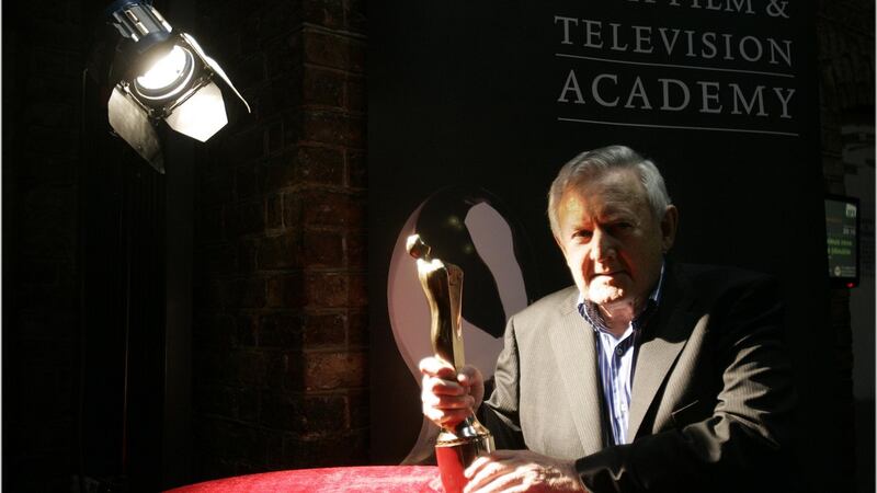 Niall Tóibín  presented with an Ifta Lifetime Achievement Award in March 2011.  Photographer: Dara Mac Dónaill