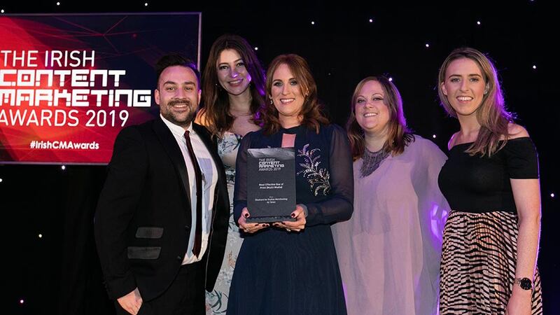 Sara Kennedy, Awards Judge presents the Most Effective Use of Print (Multi-Media) award to Grafton Merchanting & Teneo Teams.