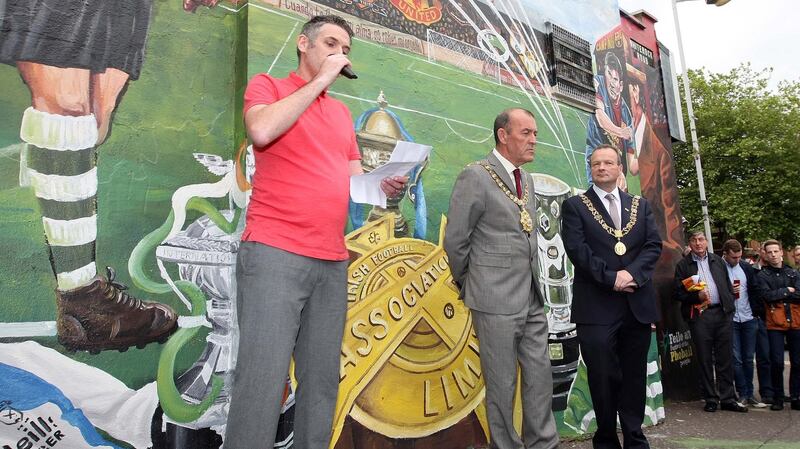 Fergus Dowd, Chairman of the Patrick O’Connell Memorial Fund with Lord Mayor Arder Carson and Lord Mayor of Cork Ardmhéara Chathair Chorcaí. Photo: Freddie Parkinson/Inpho