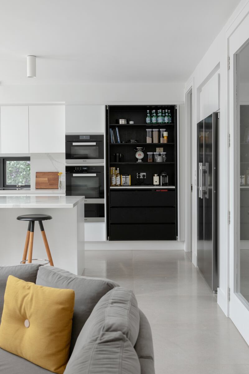 Combi-steamoven and single oven