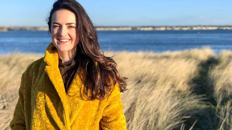 Cuireann Ciara Ní É clár nua de chuid Aniar TV  i láthair ar TG4. Craolfar ‘Ciara Ní É - Saol Trí Ghaeilge’    ar an 6ú Bealtaine.