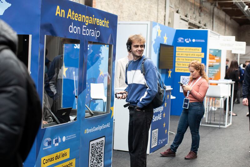 Bothán ateangaireachta ag Higher Options