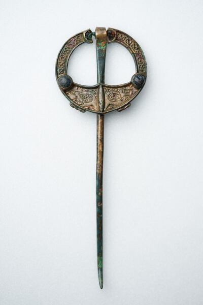 Tá ‘Friotail thar Farraige: Éire agus St Gallen san Eoraip sa Luath-Mheánaois ’ ar siúl in Ard-Mhúsaem na hÉireann go dtí an 24 Deireadh Fómhair. Tá níos mó ná 100 réad ón ré mheánaoiseach as ar eascair na lámhscríbhinní ar taispeáint freisin.