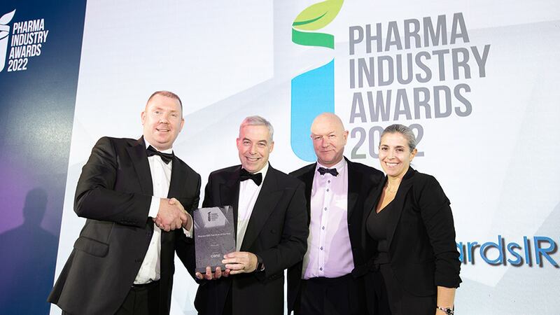 Dinny Crowe, Enterprise Country Operations Lead, CBRE, presents the Pharma GBS Function of the Year award to the Pfizer GBS team.