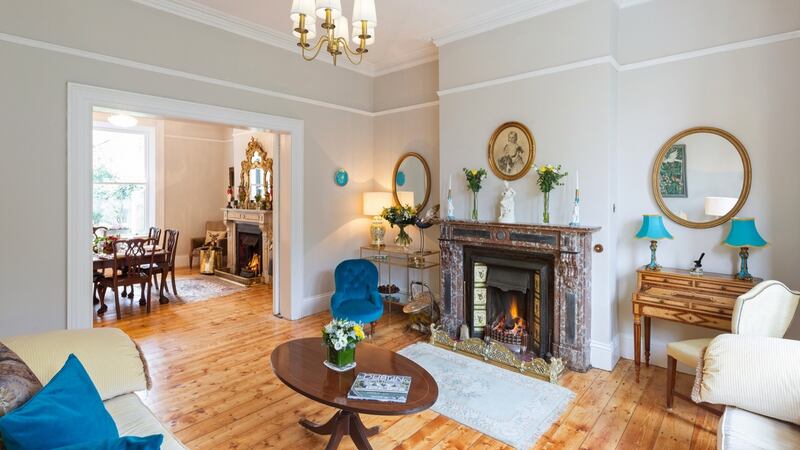 Interconnecting reception room.