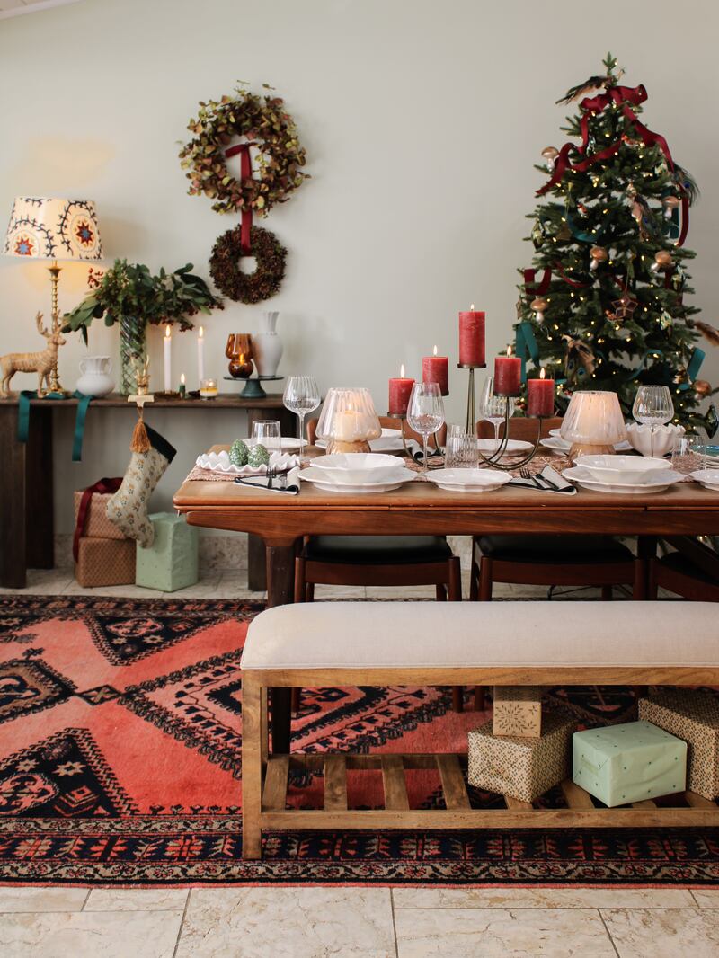 Adhering to a few rules will help you create a picture-perfect Christmas dinner table. All products from Oriana B
