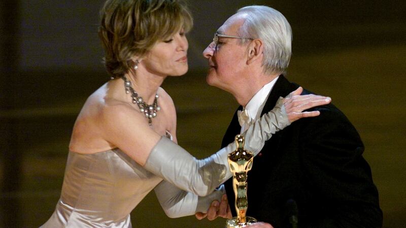 Polish director Andrzej Wajda receives his honorary Oscar from Jane Fonda at the 72nd Annual Academy Awards, in  Los Angeles, in  March  2000.  Photograph:  Reuters/Gary Hershorn