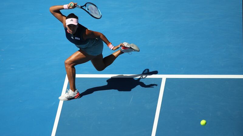 Naomi Osaka returns a shot to Elina Svitolina. Photo: Mark Kolbe/Getty Images