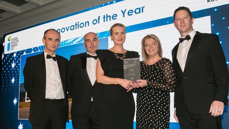 Rachel Pallett, Sales & Marketing Director, EMEA., Watson-Marlow Fluid Technology Group presents the Innovation of the Year award to the Meda Rottapharm (a Mylan Company) team
