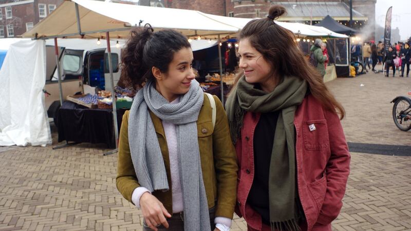 Hanna van Vliet (right) and Jouman Fattal in Anne+