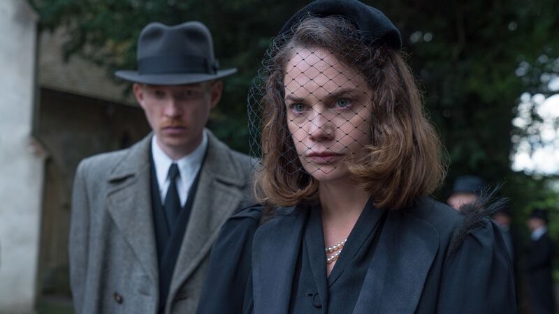 Domhnall Gleeson and Ruth Wilson in The Little Stranger