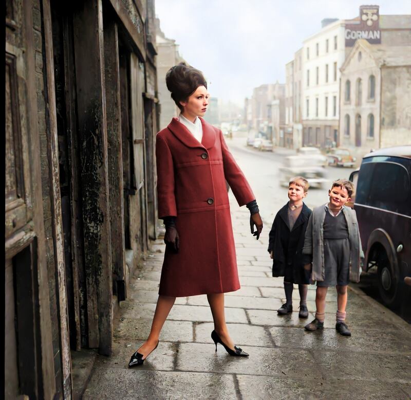 Linda O’Reilly (née Ward) was an American model who married Brendan O’Reilly, a presenter on Sports Stadium on RTÉ television. Pictured here on a photoshoot in Dublin, she swapped New York for Dublin’s modelling scene, and this picture shows two local boys admiring her outfit. This photograph was taken by renowned photographer Colman Doyle and is thought to be dated between 1960 and 1966