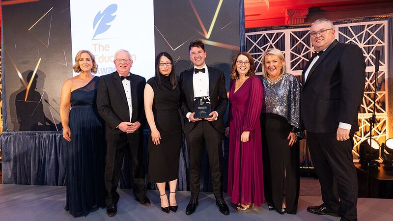 Yuxin Wang, awards judge, presents the best industry/business – academic collaboration award to the TUS Athlone team