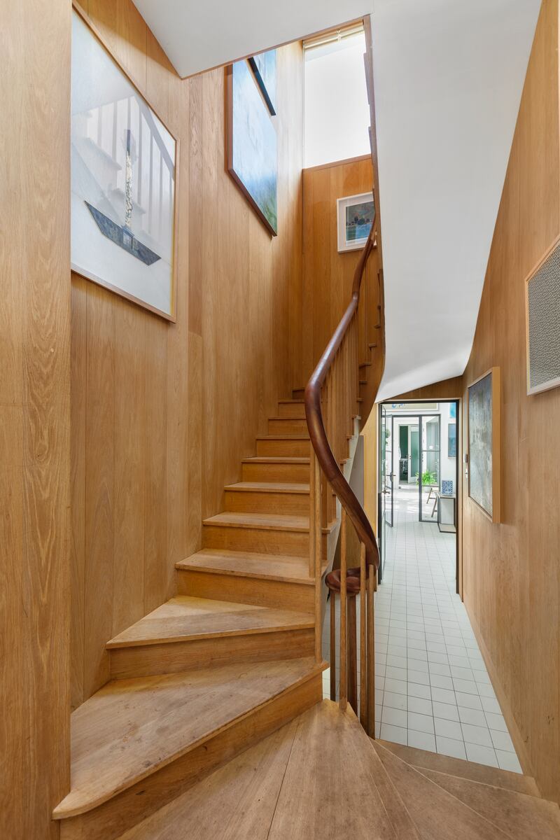 Oak and mahogany stairs