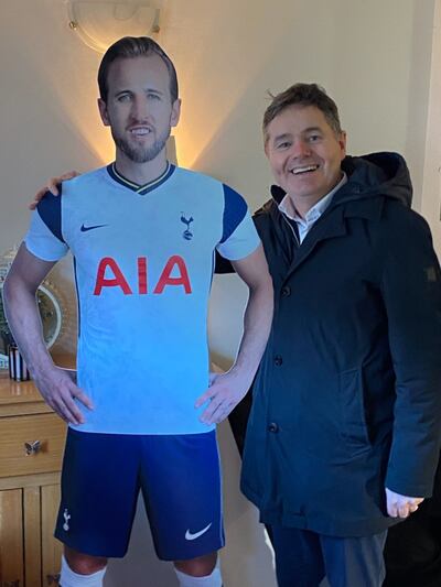 Spurs supporter Paschal Donohoe meets Harry Kane while canvassing in Cabra