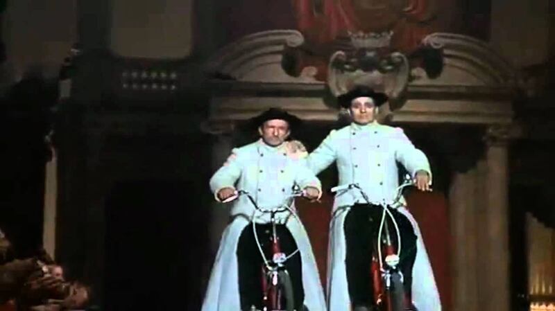 Roma is  a series of loosely connected episodes that highlight the material delights of the city – sex, food, nightlife and fashion.