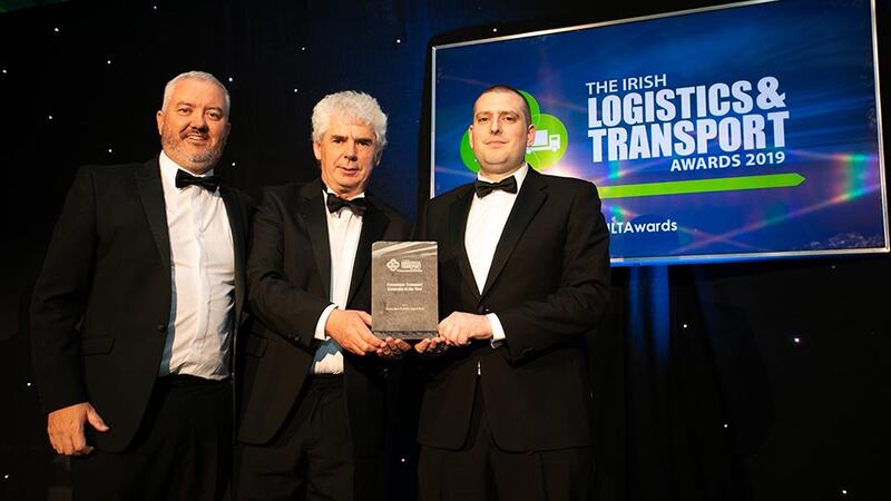 Ciarán Miller, Managing Director, Linde Material Handling Ireland presents the Logistics & Transport SME Company of the Year award to Gerry Murphy, Virginia International Logistics.