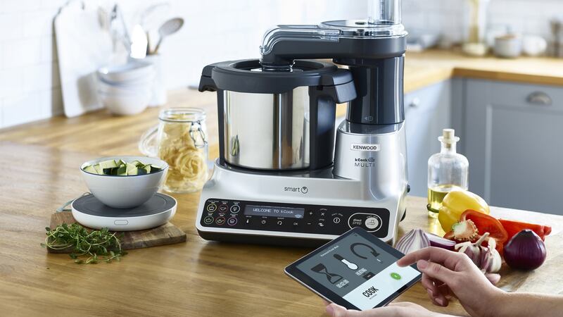 You can control the Kenwood kCook Multi remotely via a smartphone and the Drop Recipes app