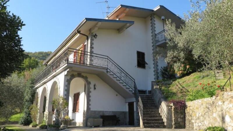 Massa-Carrara: three-apartment building
