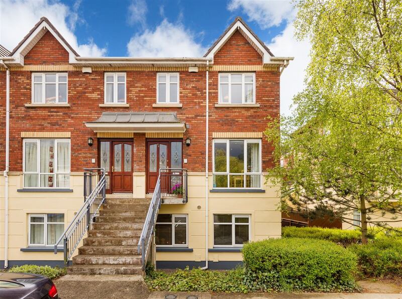 Town: 80 Collegefort, Castleknock, Dublin 15