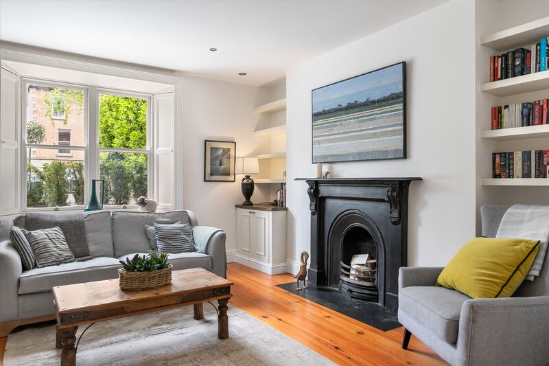 Basement-level livingroom