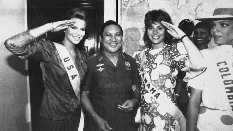 Miss USA, Christy Fichtner (left), and Miss Panama, Gilda Garcia Lopez, with Manuel  Noriega in Panama City in July 1986. Photograph: Jim Ellis/AP