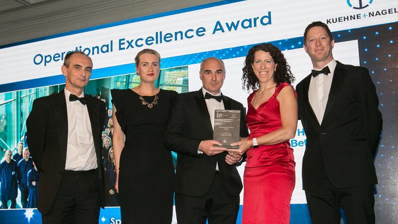 Siobhain Duggan, Director of Innovation and Healthcare, GS1 Ireland presents the Operational Excellence Award to the Meda Rottapharm (a Mylan Company) team
