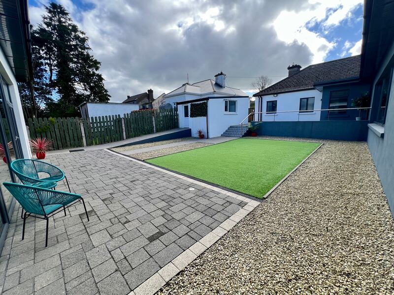 The design of an extension created a courtyard between old and new