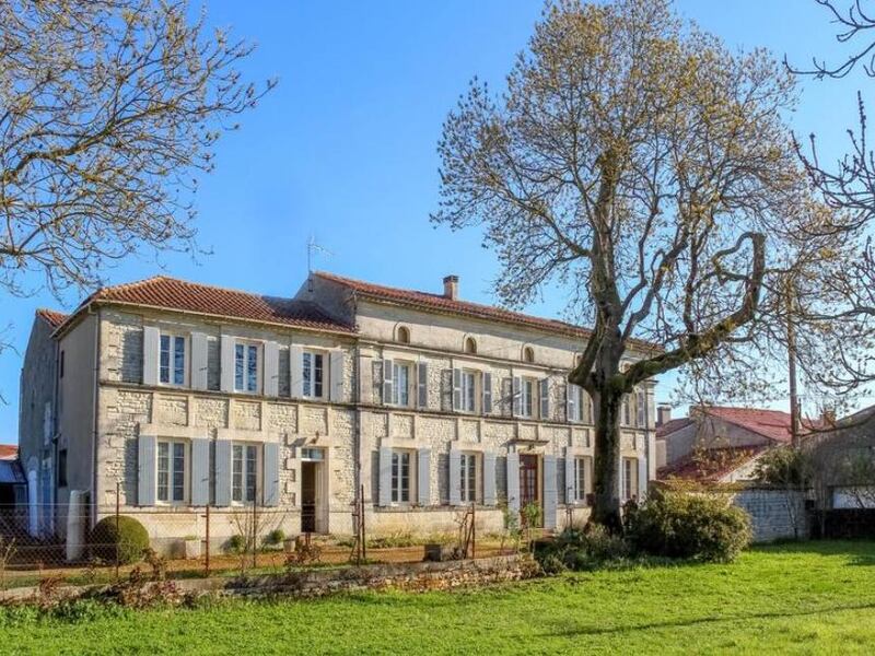 France: grand five-bedroom home, plus barn and other outbuildings, near Surgères