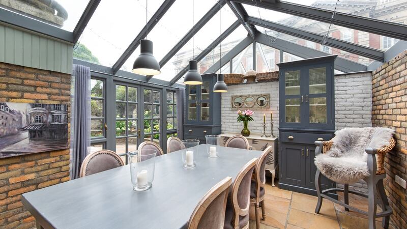 Dining room in sunroom