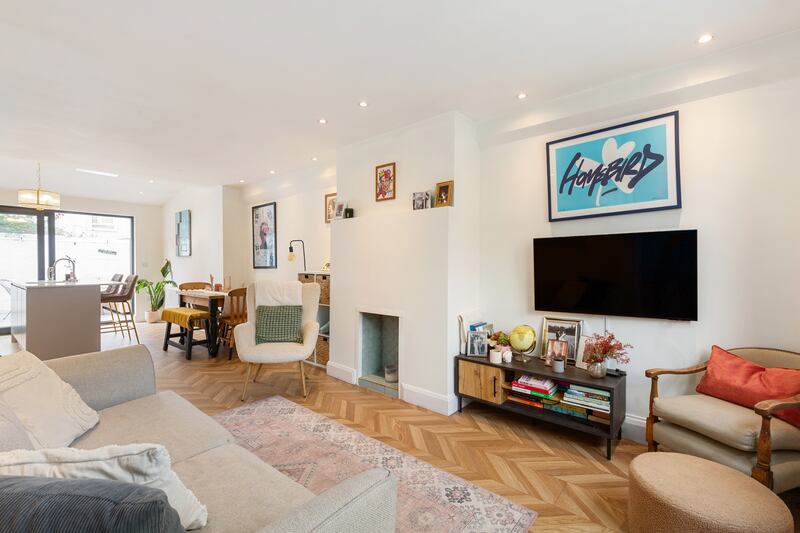 Kitchen/dining/living area