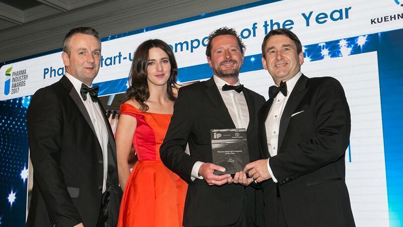 Prof Gavin Walker, Director, SSPC presents the Pharma Start-up Company of the Year award to the Valitacell team