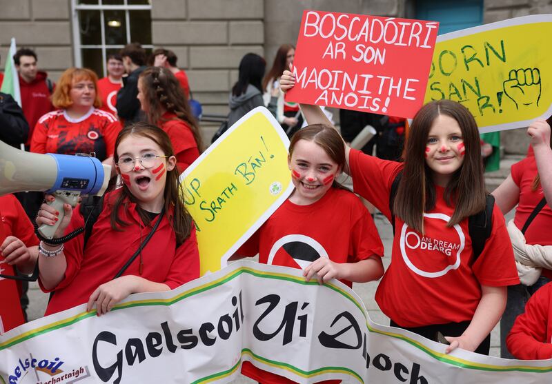 Chloe Griffiths, Aoibheann Ó Cheallaig, Macushla Ní Bhradaigh. Grianghraf: Dara Mac Dónaill 