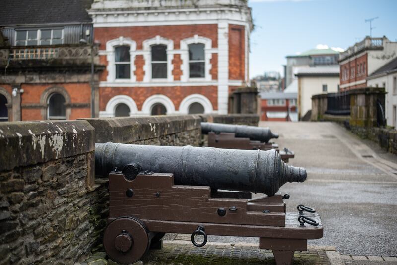 Canonns on the walls of Derry city