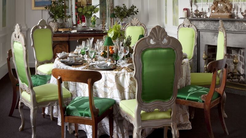 The diningroom at Shannongrove: a touch of old Hollywood glamour