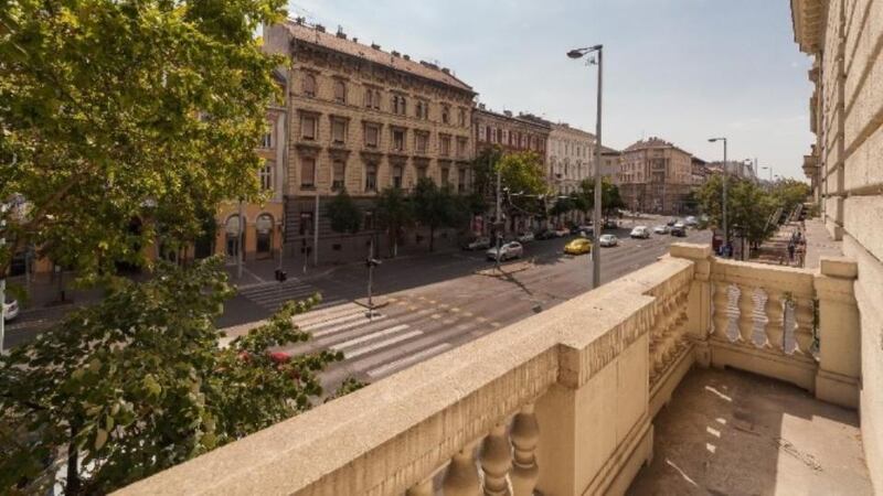 Budapest: two-bedroom period apartment in District V