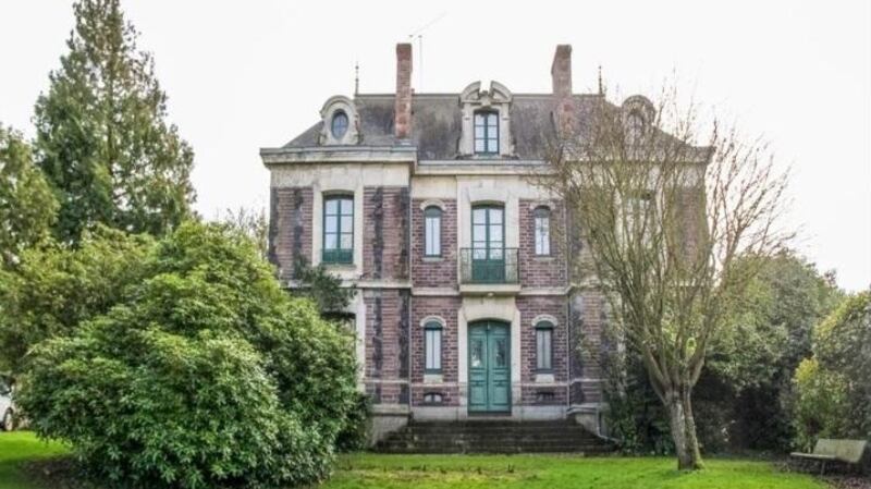 ‘Bourgeois’ stone house on the outskirts of Retiers in Brittany
