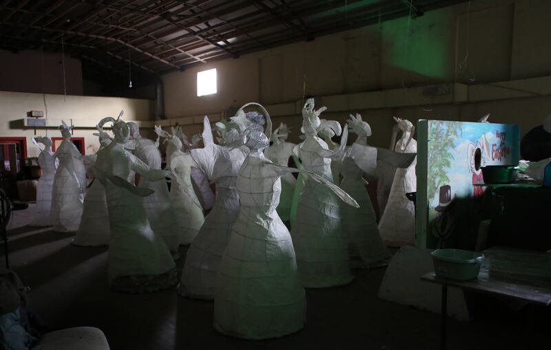 To create the pieces, Tom Meskell shows workshop participants how to work with wire to make a frame. 'Then it gets covered in paper and glue.' Photograph: Bryan O'Brien