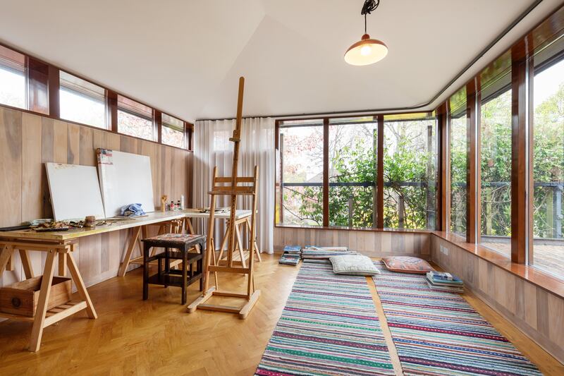 Studio or fifth bedroom