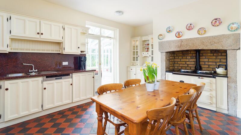 The rear quarry-tiled kitchen/breakfastroom has an Aga and polished granite worktops