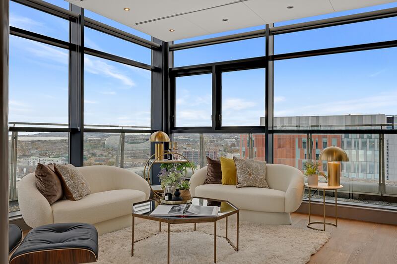 Second-floor sittingroom