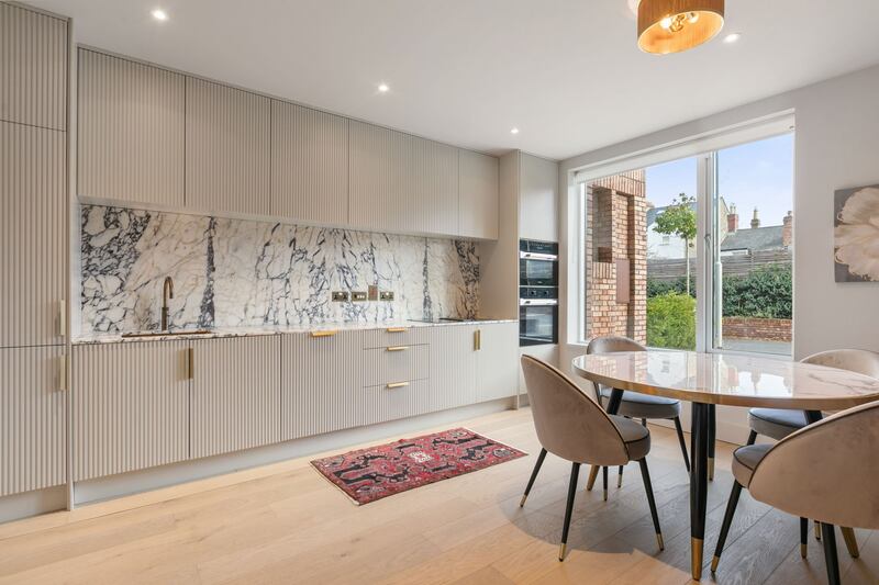 Kitchen with ribbed oak units and Calacatta splashback