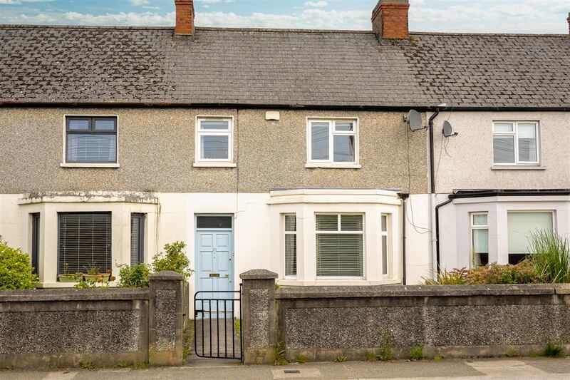 Dundalk property features a good-sized back garden and attractive livingroom