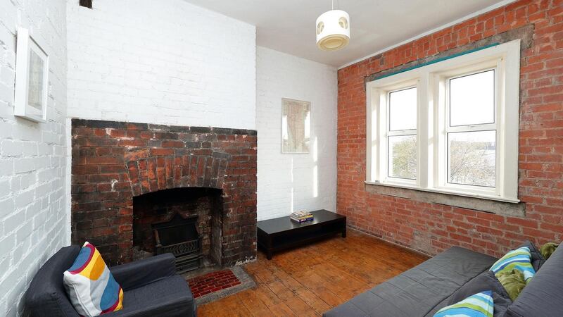 41 Rialto Court  living room